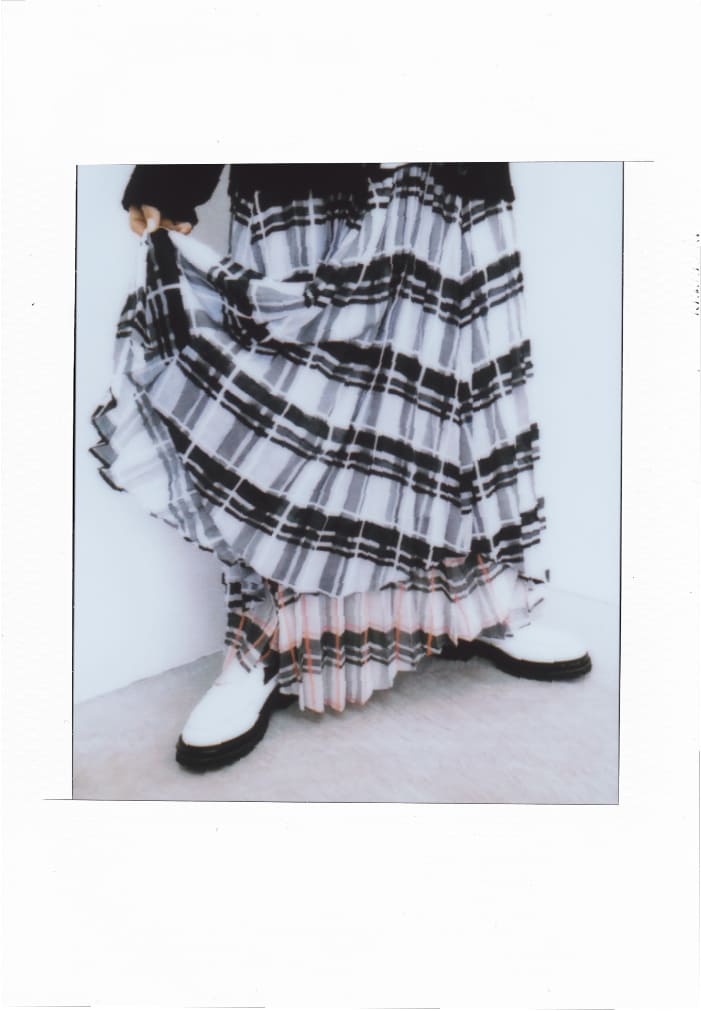 SWEET 吉川愛、ファーファーに彩られて Sweet 2022年4月号掲載 宝島社