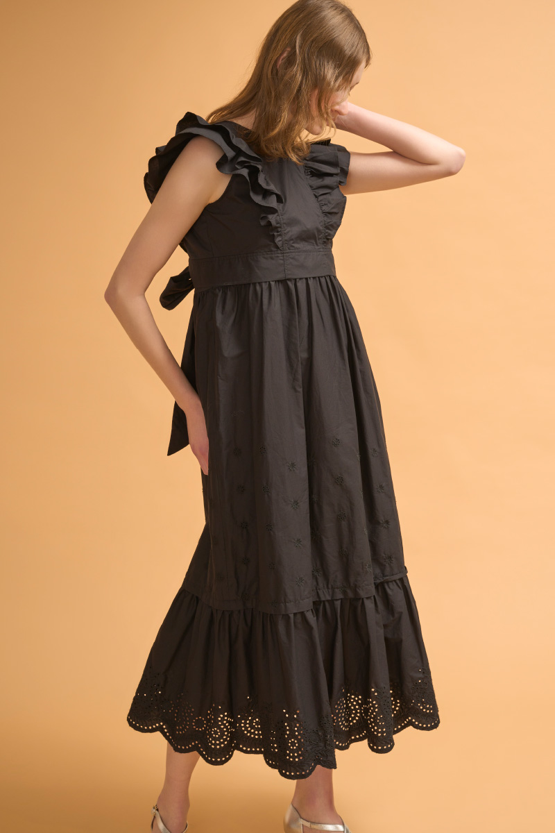 MULTIWAY DRESS 様々な着方でアレンジ！コットンエンブロイ