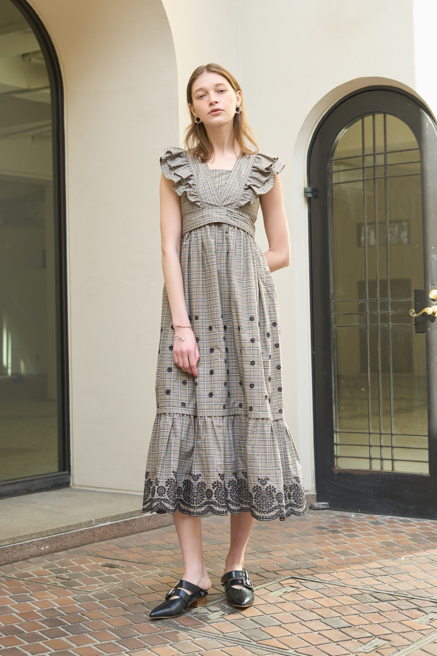fur fur マルチウエイロングワンピース MULTIWAY DRESS 様々な着方でアレンジ！コットンエンブロイ