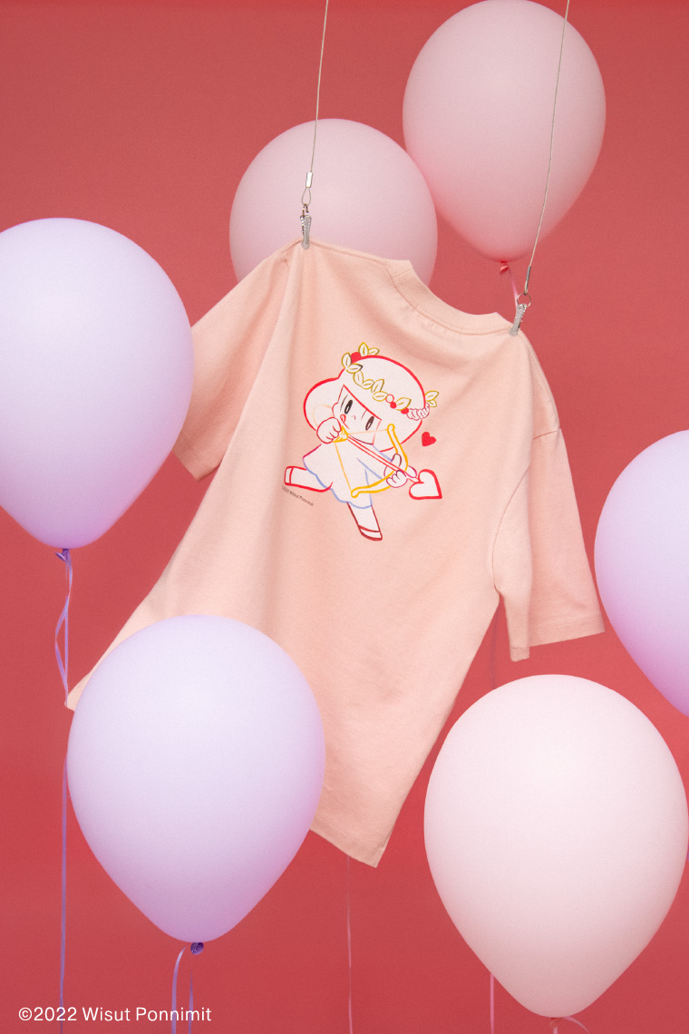 ピンクのTシャツ
