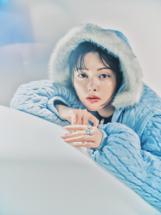 Padding Jacket Cardigan Skirt Ring Bagを着用するモデル