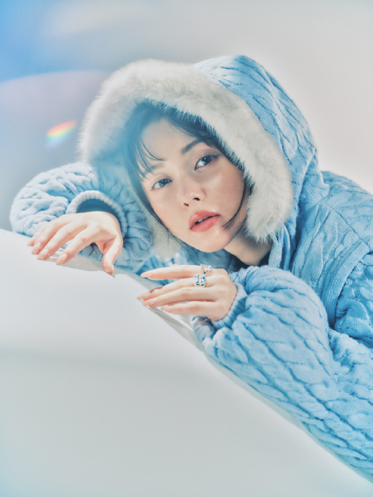 Padding Jacket Cardigan Skirt Ring Bagを着用するモデル