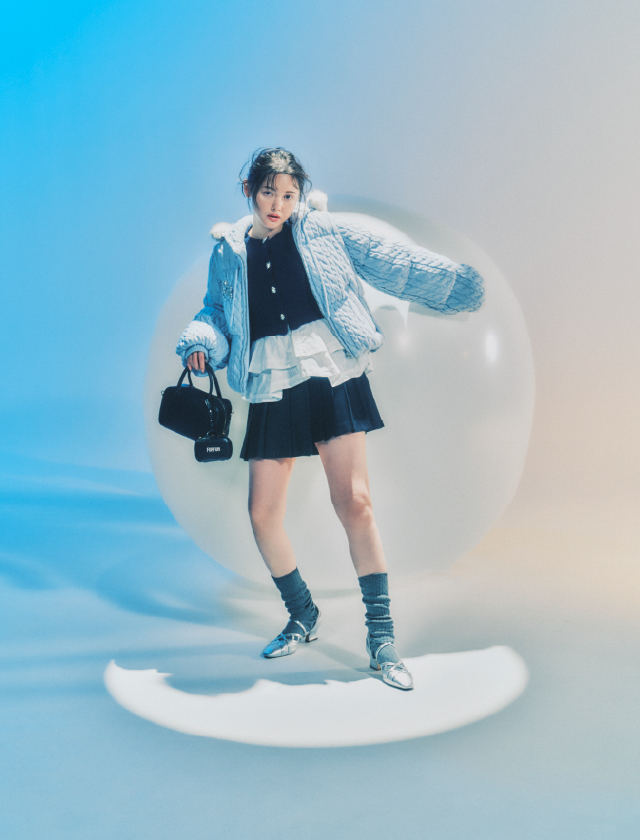 Padding Jacket Cardiganを着用するモデル