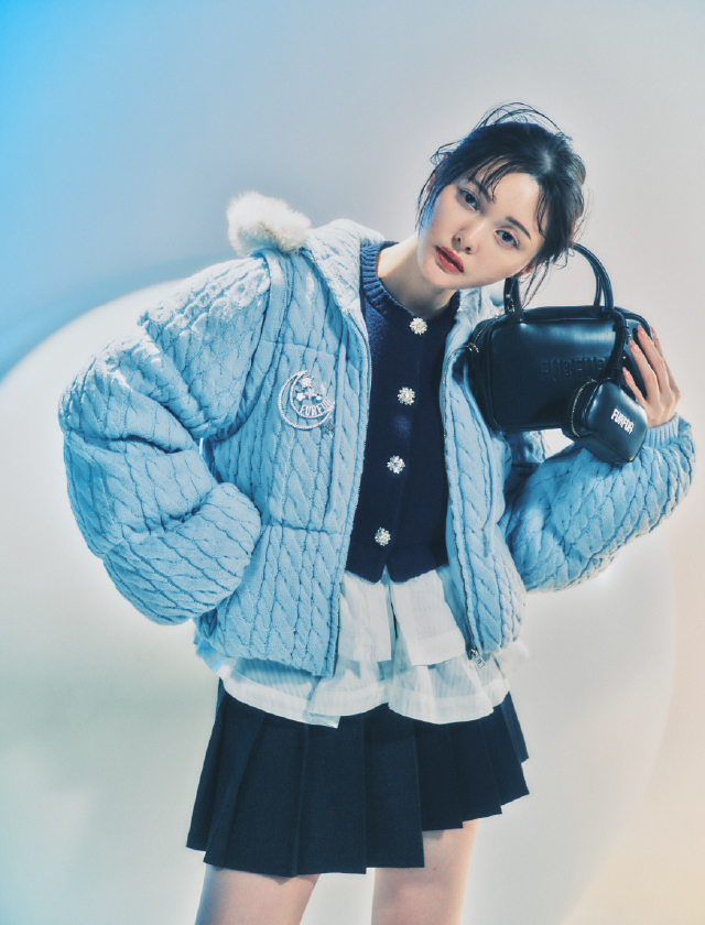 Padding Jacket Cardiganを着用するモデル