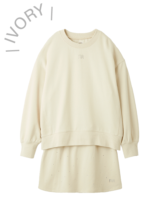 アイボリーのクリスタルロゴスウェットセットアップ