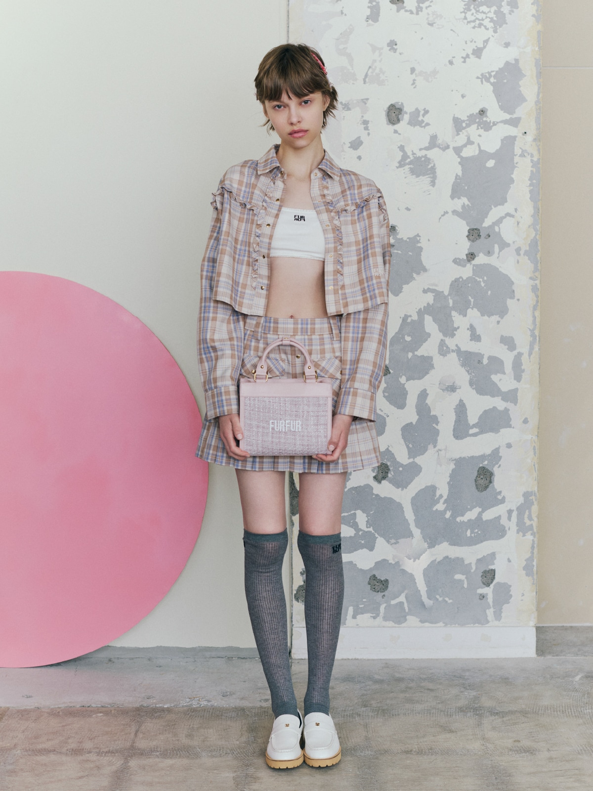 同コーディネートの別ショット。