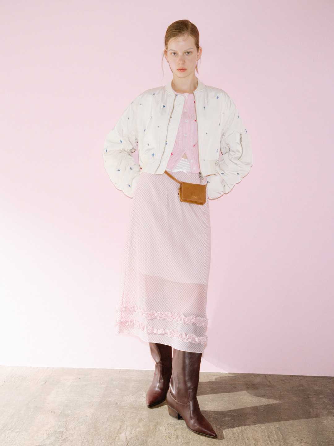 同コーディネートの全身写真