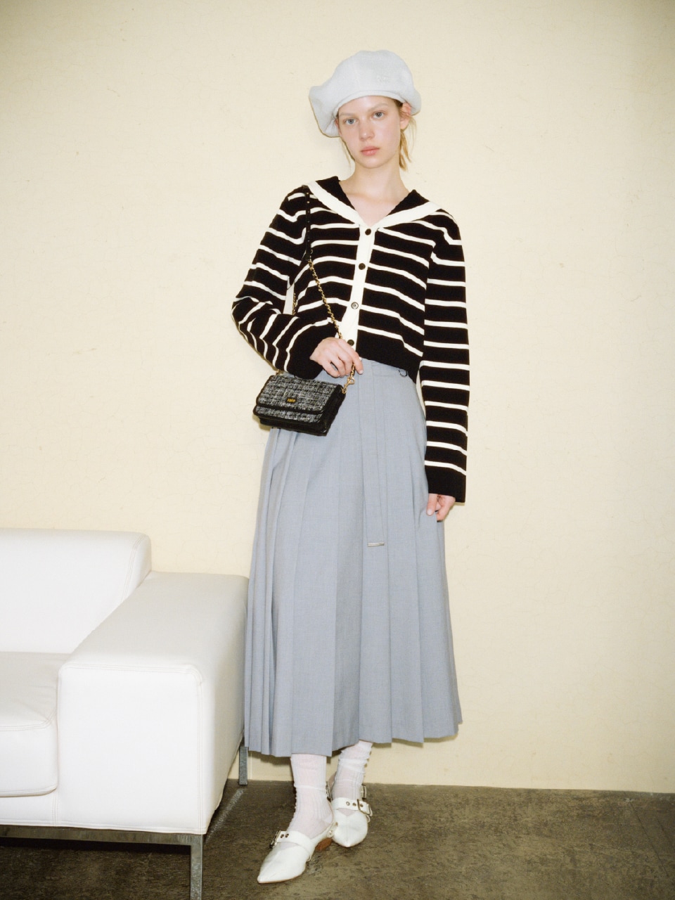 同コーディネートの全身写真