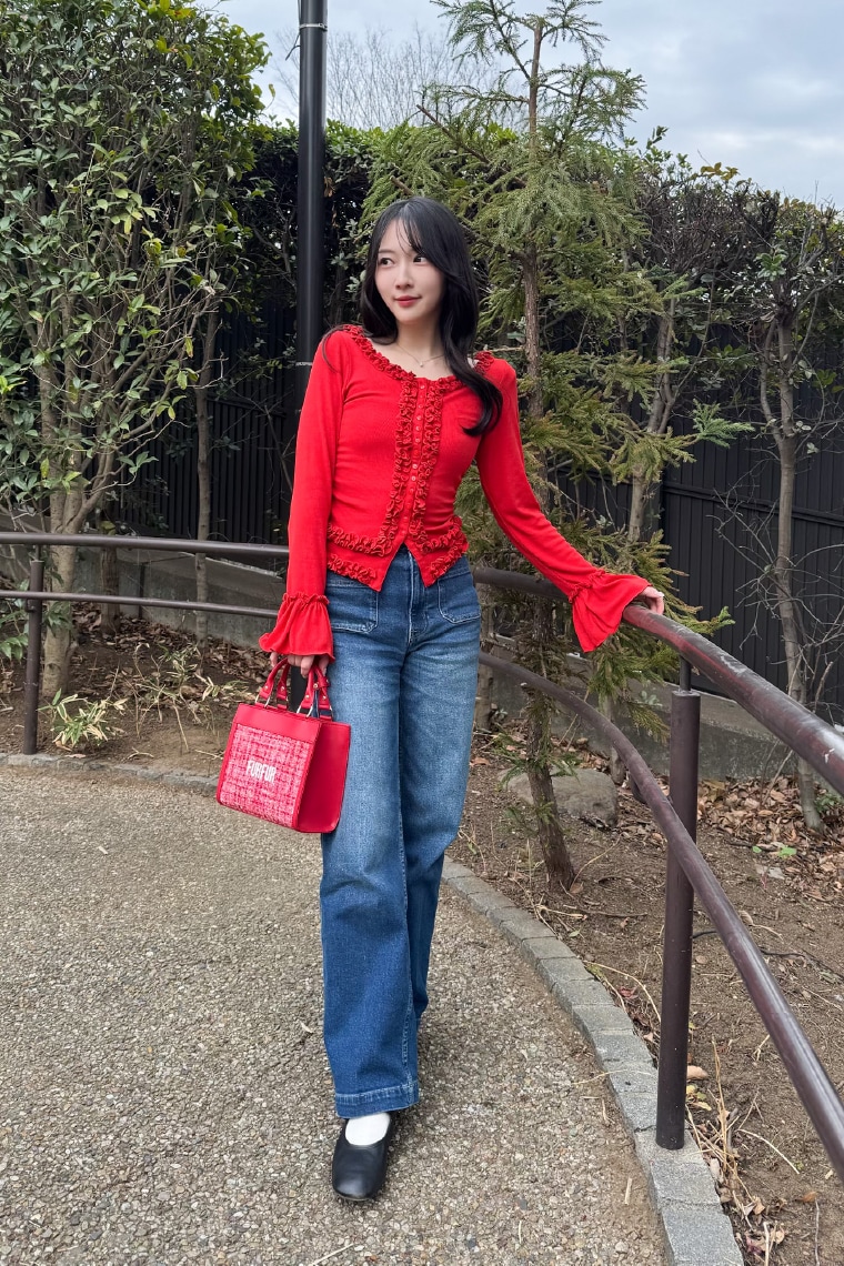 同コーディネートの全身写真