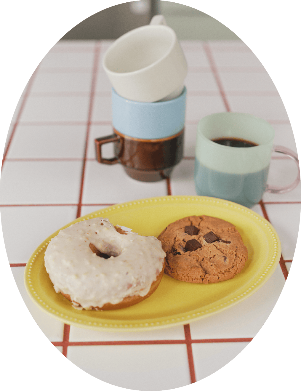 ドーナツ・ビスケット・コーヒーの写真