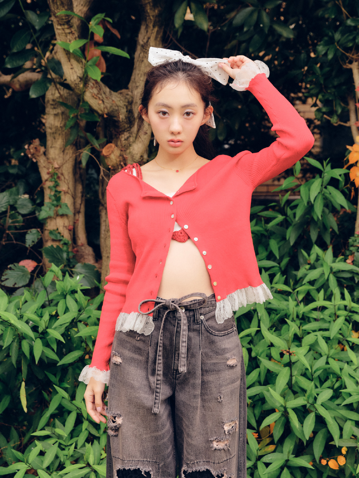 カーディガンを着た女性