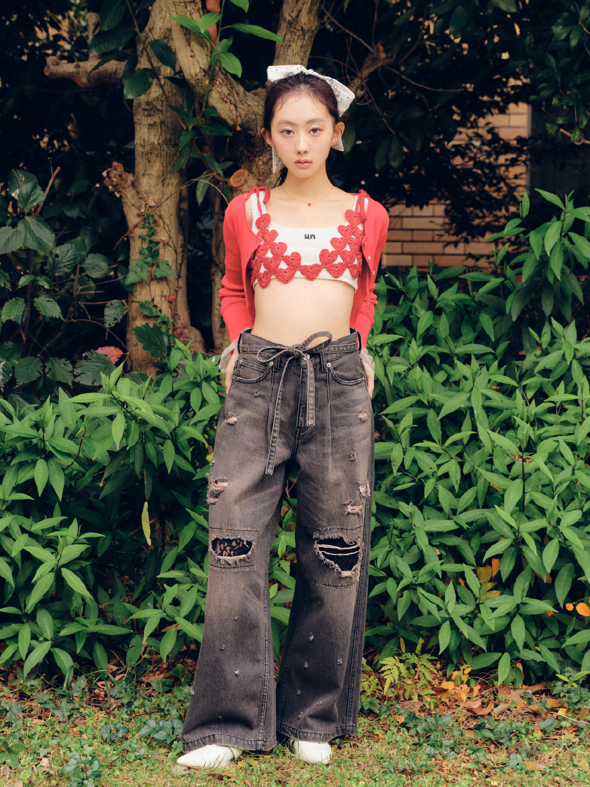 カーディガンを着た女性