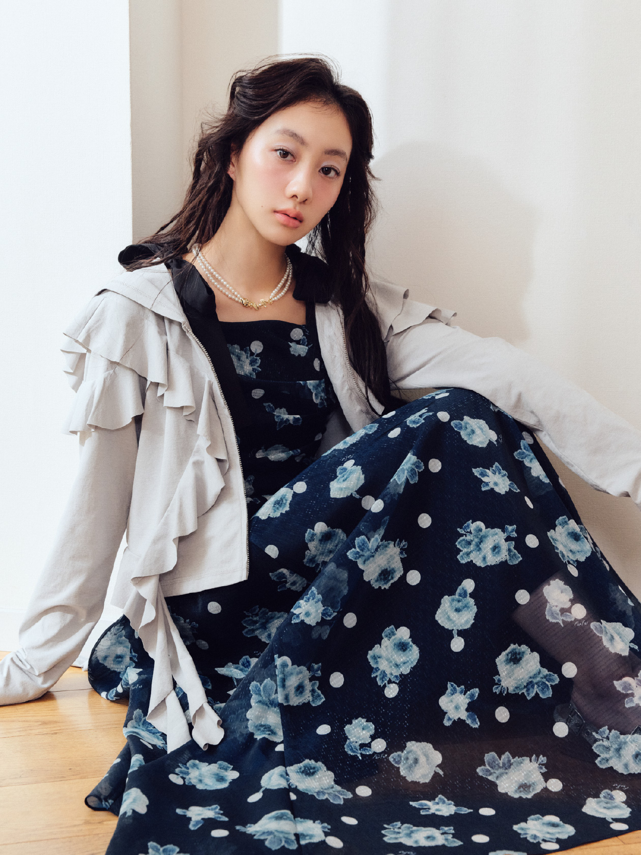 パーカーを着た女性