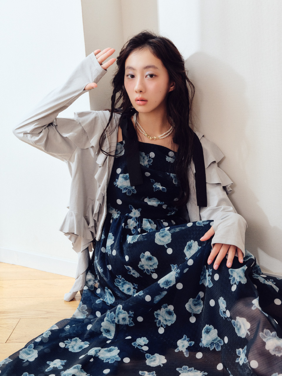 パーカーを着た女性