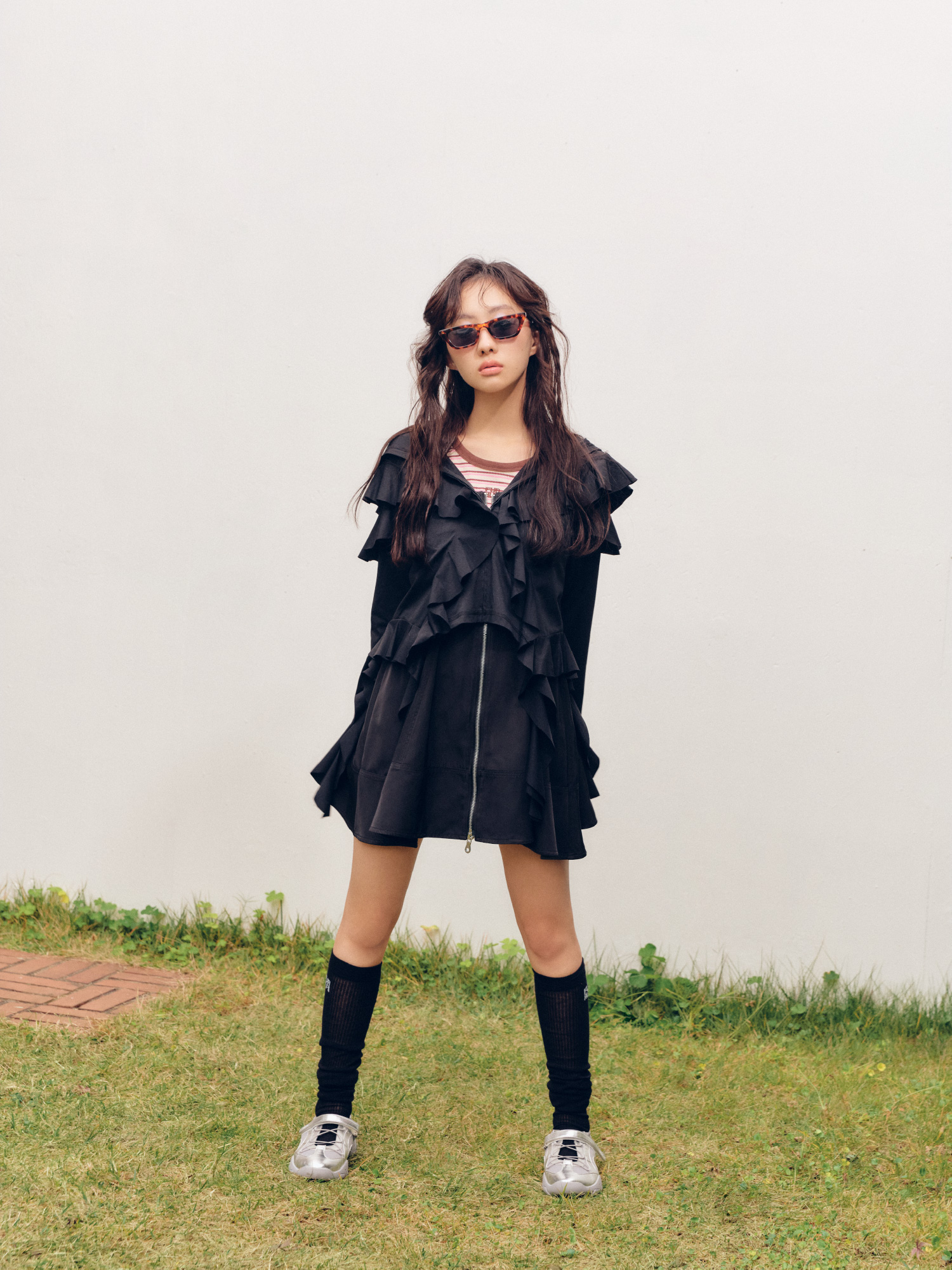 パーカーを着た女性