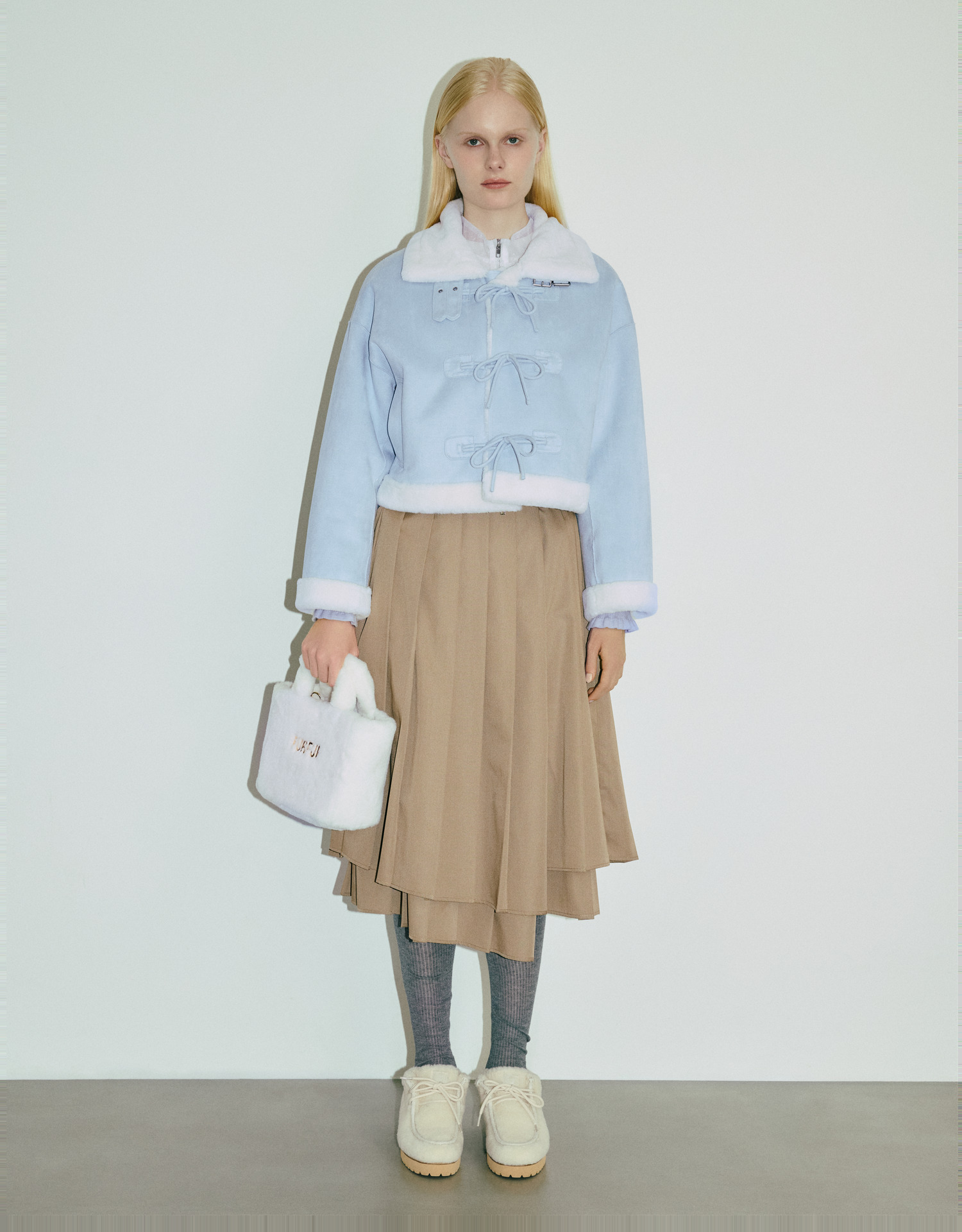 RIBBON SHORT BONDING COAT の着用カット