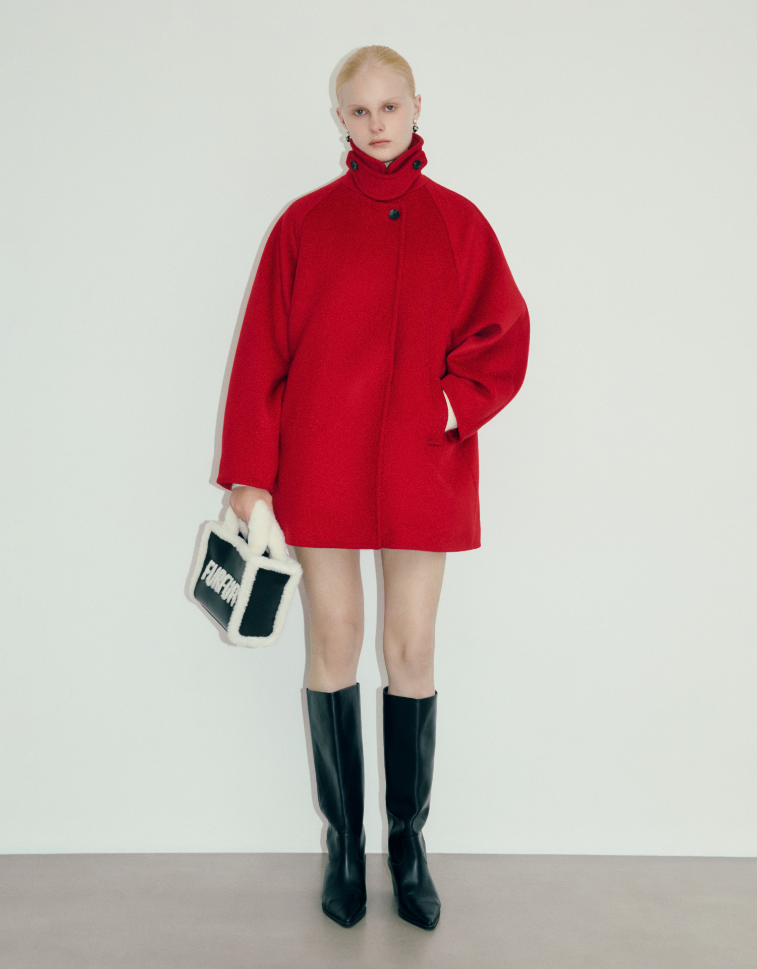 MIDDLE LENGTH WOOL COAT の着用カット