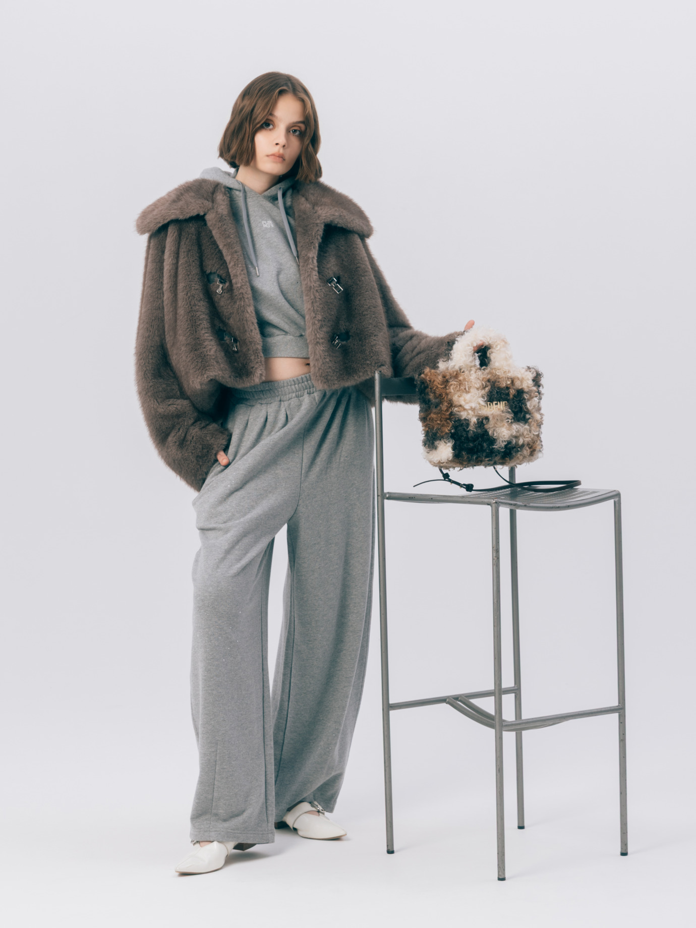 Coat と Hoodie のスタイリング 1枚目