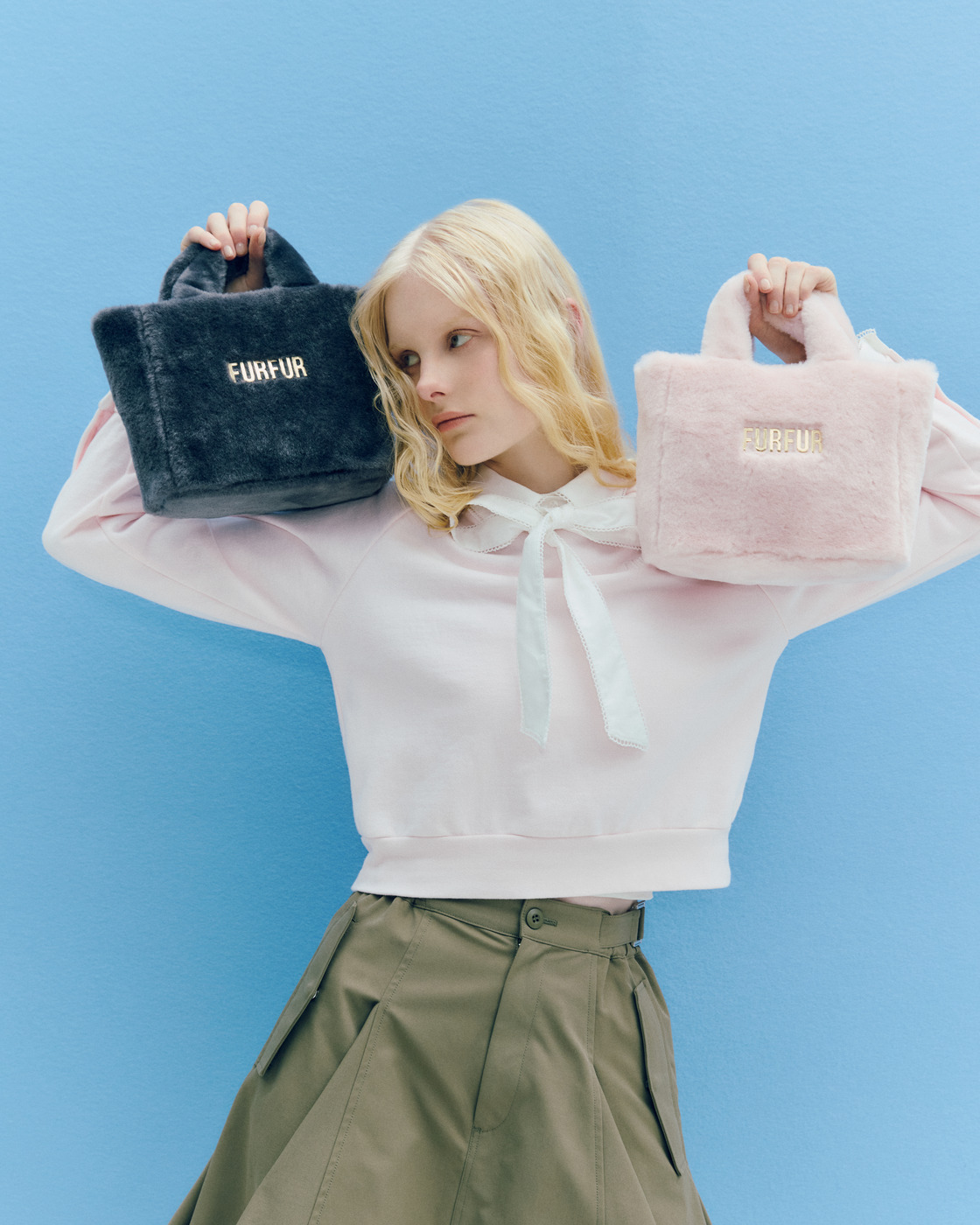 ECO FUR TOTE BAG と BOWTIE SWEATSHIRT のアイテムをすべて見る